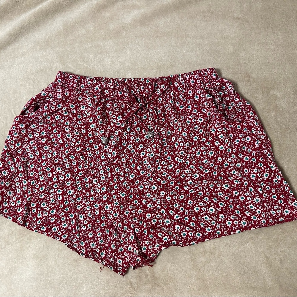 Prato Floral Red Women's Shorts